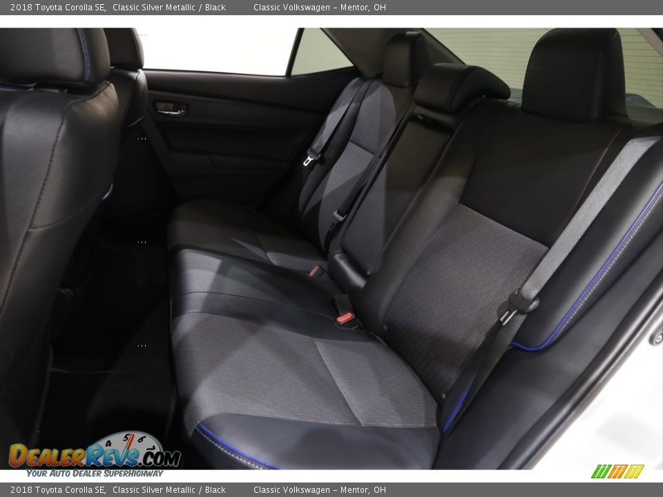 2018 Toyota Corolla SE Classic Silver Metallic / Black Photo #16
