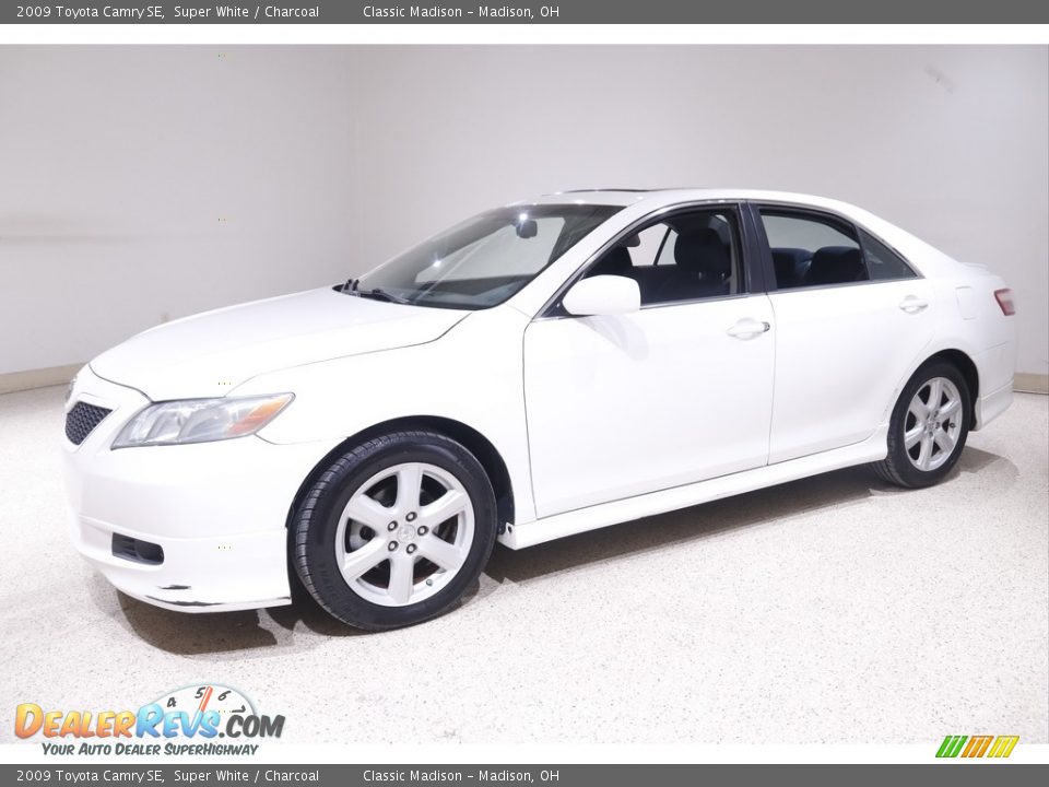 2009 Toyota Camry SE Super White / Charcoal Photo #3