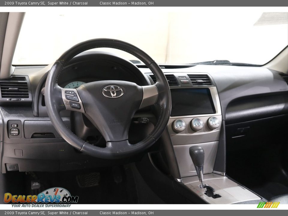 2009 Toyota Camry SE Super White / Charcoal Photo #6