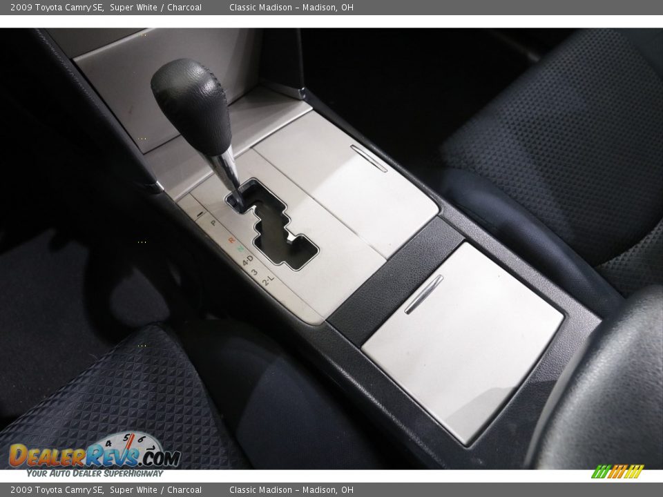 2009 Toyota Camry SE Super White / Charcoal Photo #14
