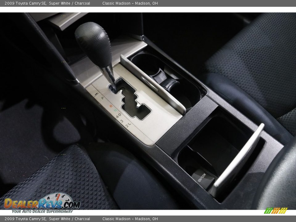 2009 Toyota Camry SE Super White / Charcoal Photo #15