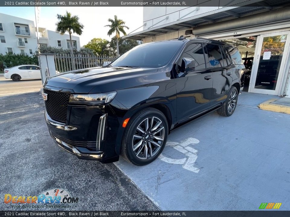 Front 3/4 View of 2021 Cadillac Escalade Sport 4WD Photo #3