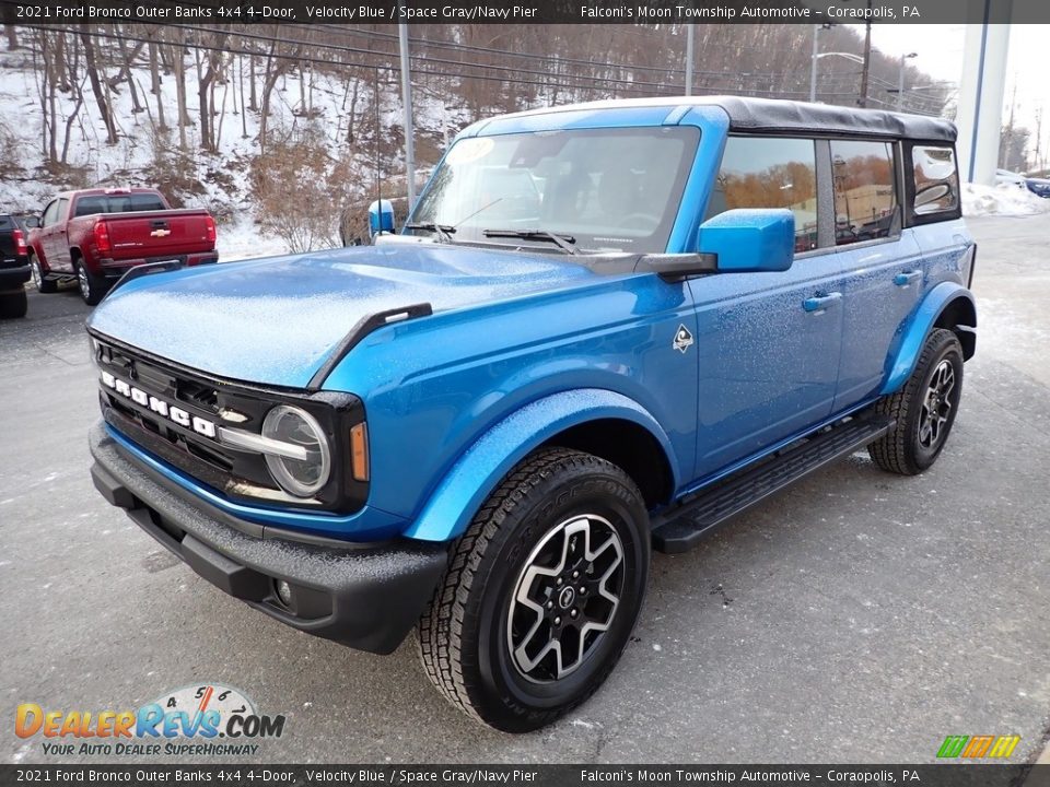 Front 3/4 View of 2021 Ford Bronco Outer Banks 4x4 4-Door Photo #7