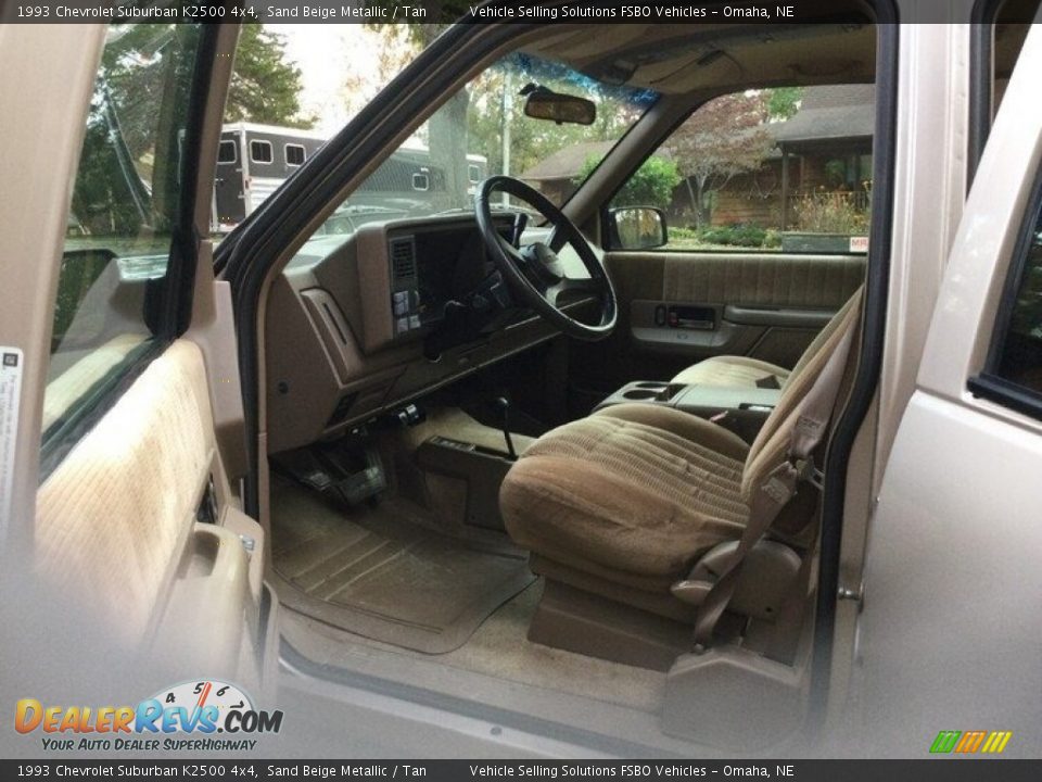 Front Seat of 1993 Chevrolet Suburban K2500 4x4 Photo #2