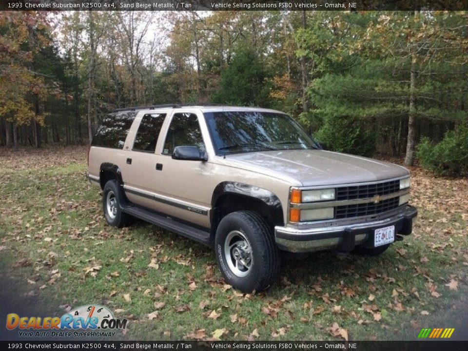 Front 3/4 View of 1993 Chevrolet Suburban K2500 4x4 Photo #8