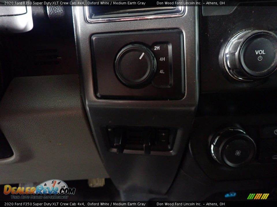 2020 Ford F350 Super Duty XLT Crew Cab 4x4 Oxford White / Medium Earth Gray Photo #29