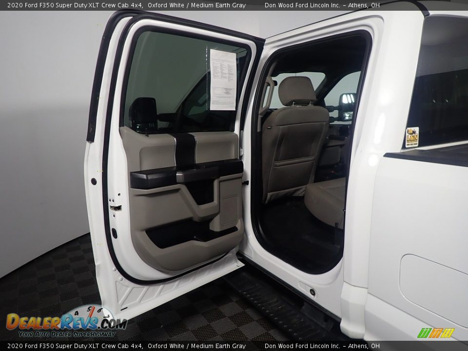 2020 Ford F350 Super Duty XLT Crew Cab 4x4 Oxford White / Medium Earth Gray Photo #32