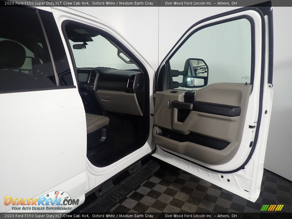 2020 Ford F350 Super Duty XLT Crew Cab 4x4 Oxford White / Medium Earth Gray Photo #36