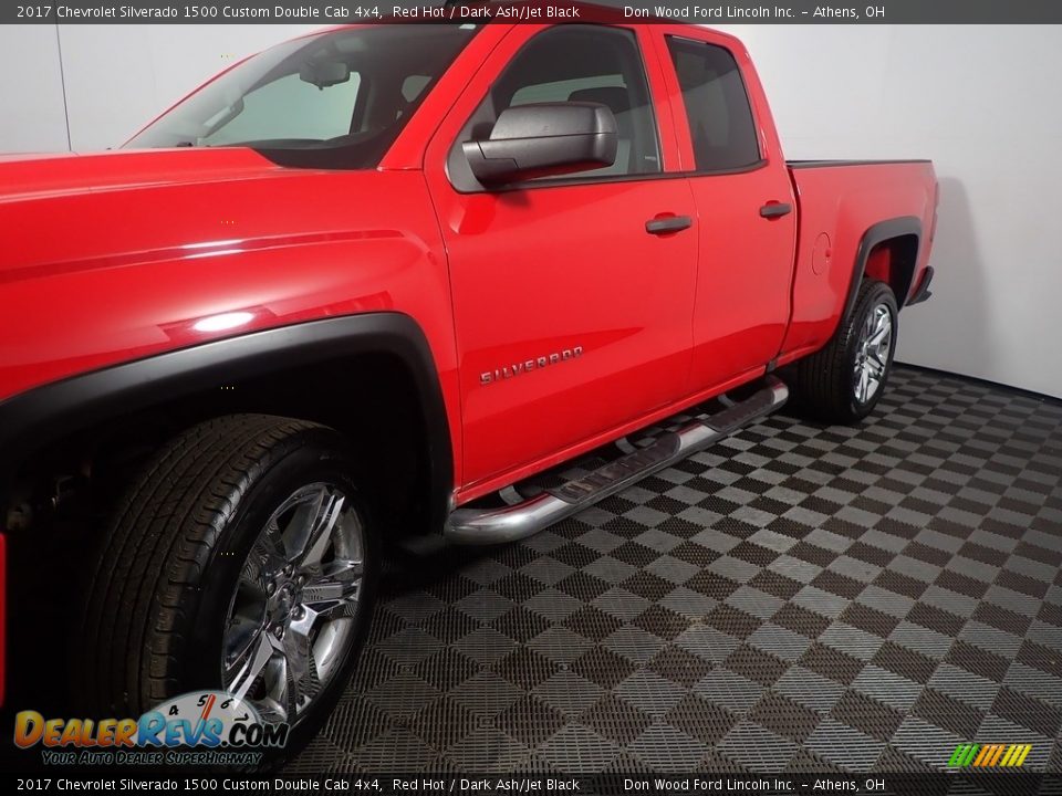 2017 Chevrolet Silverado 1500 Custom Double Cab 4x4 Red Hot / Dark Ash/Jet Black Photo #10