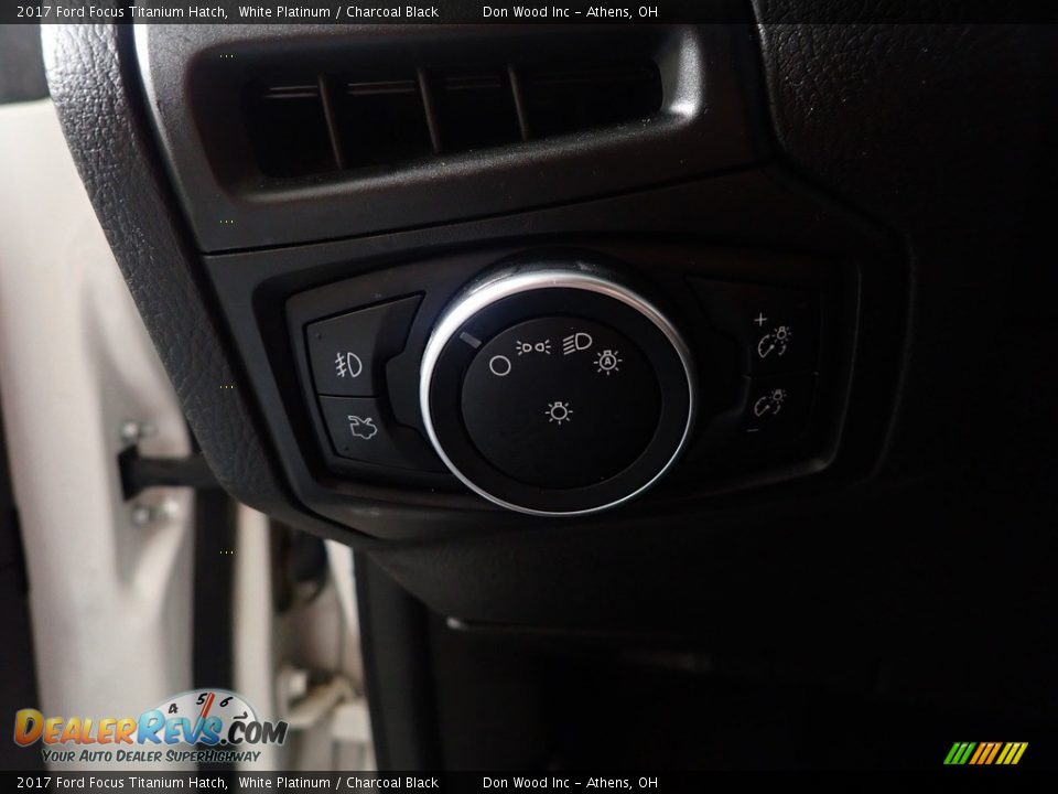 2017 Ford Focus Titanium Hatch White Platinum / Charcoal Black Photo #33