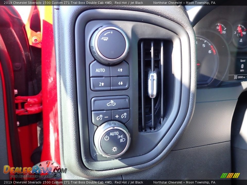 2019 Chevrolet Silverado 1500 Custom Z71 Trail Boss Double Cab 4WD Red Hot / Jet Black Photo #24