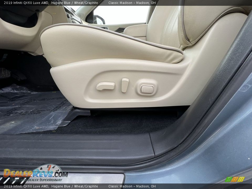 Front Seat of 2019 Infiniti QX60 Luxe AWD Photo #10