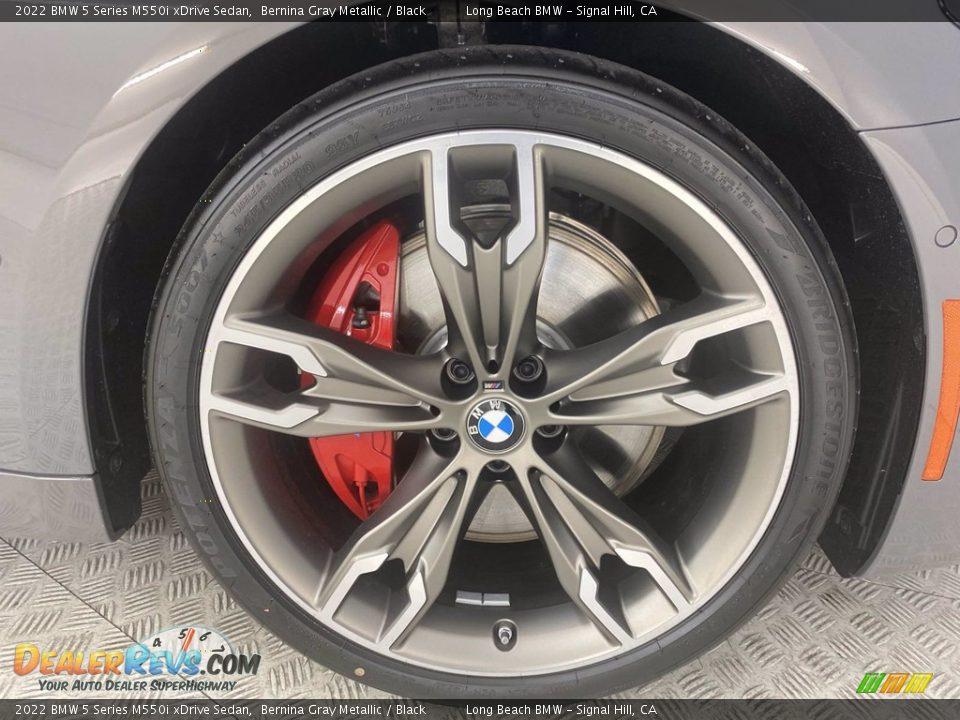 2022 BMW 5 Series M550i xDrive Sedan Wheel Photo #3