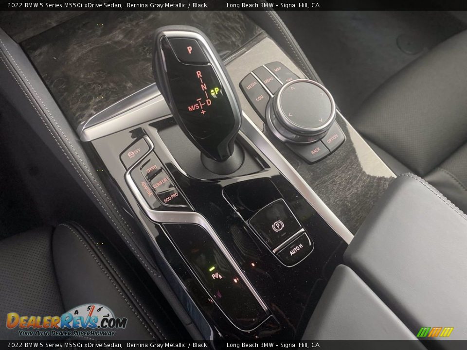 2022 BMW 5 Series M550i xDrive Sedan Shifter Photo #22