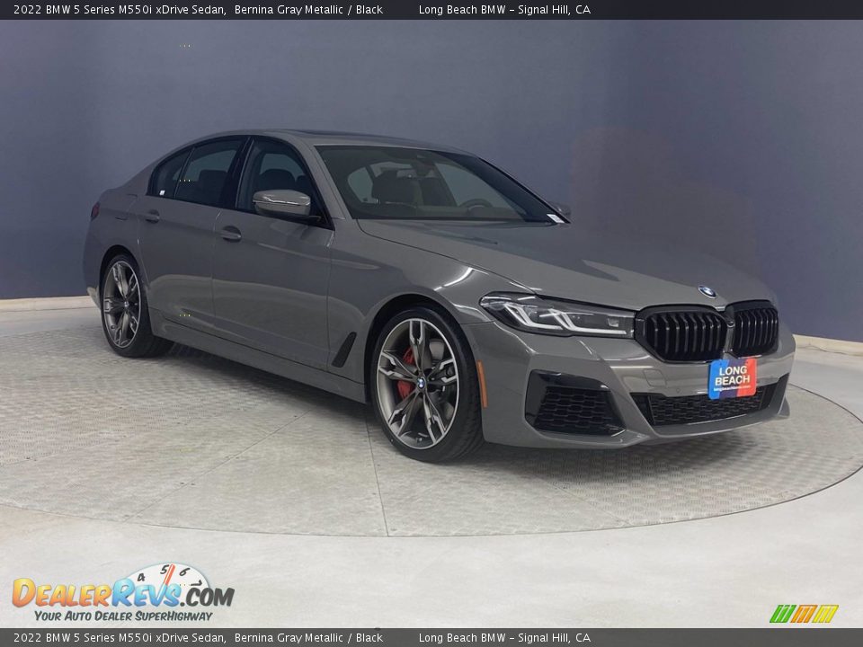 Front 3/4 View of 2022 BMW 5 Series M550i xDrive Sedan Photo #27