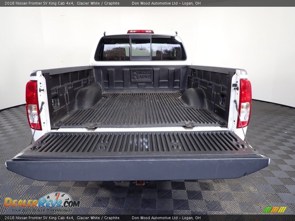 2018 Nissan Frontier SV King Cab 4x4 Glacier White / Graphite Photo #10
