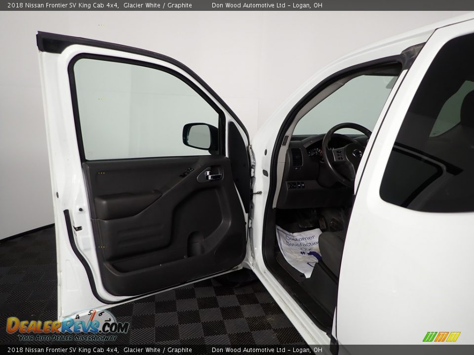 2018 Nissan Frontier SV King Cab 4x4 Glacier White / Graphite Photo #12