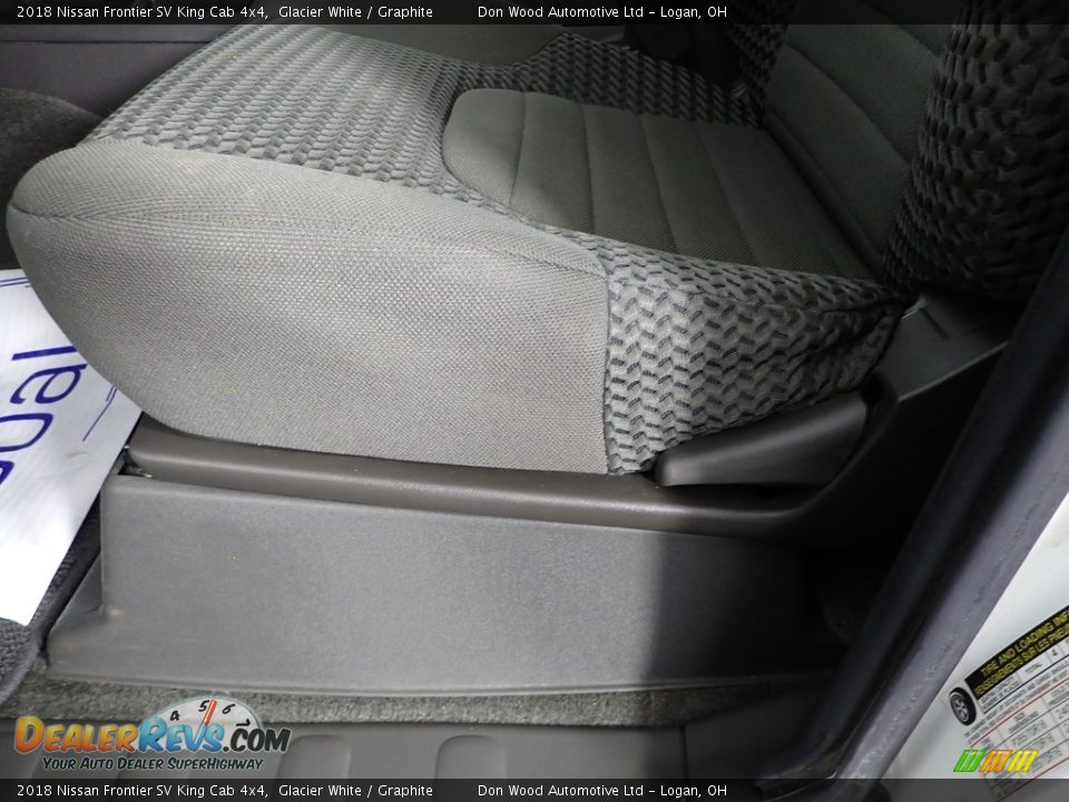 2018 Nissan Frontier SV King Cab 4x4 Glacier White / Graphite Photo #14