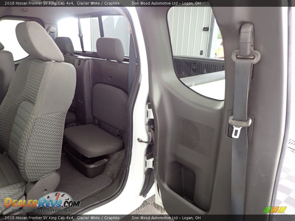 2018 Nissan Frontier SV King Cab 4x4 Glacier White / Graphite Photo #24