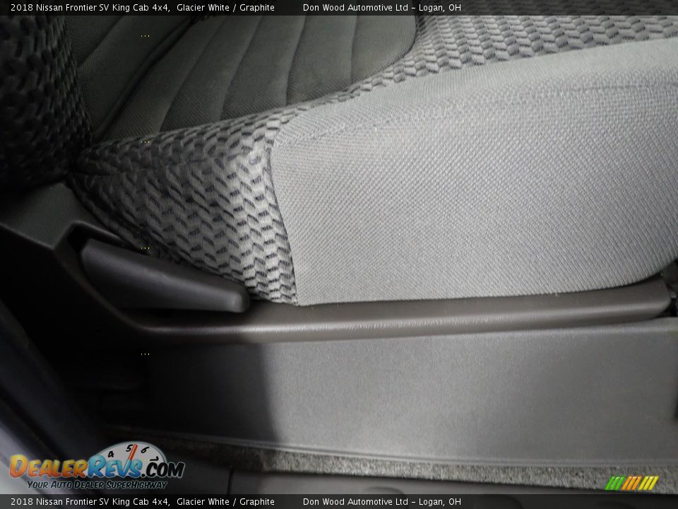 2018 Nissan Frontier SV King Cab 4x4 Glacier White / Graphite Photo #29