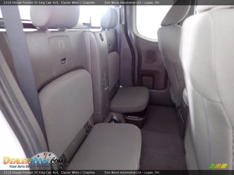 2018 Nissan Frontier SV King Cab 4x4 Glacier White / Graphite Photo #31
