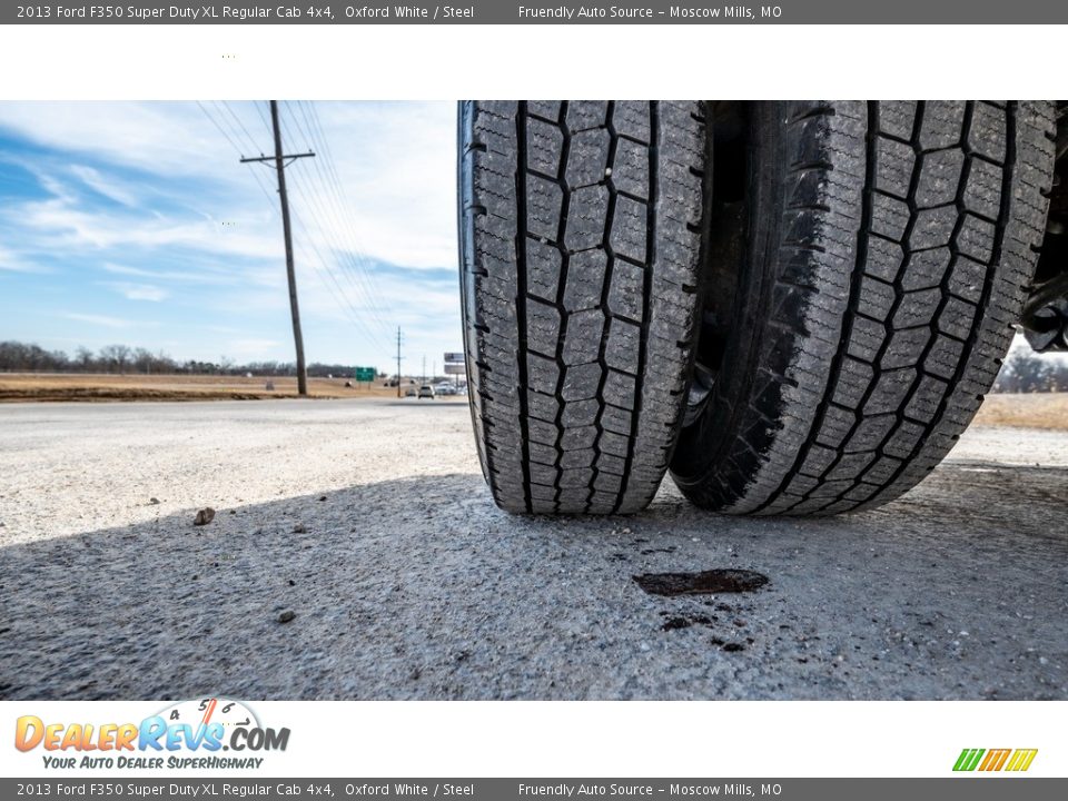 2013 Ford F350 Super Duty XL Regular Cab 4x4 Oxford White / Steel Photo #12