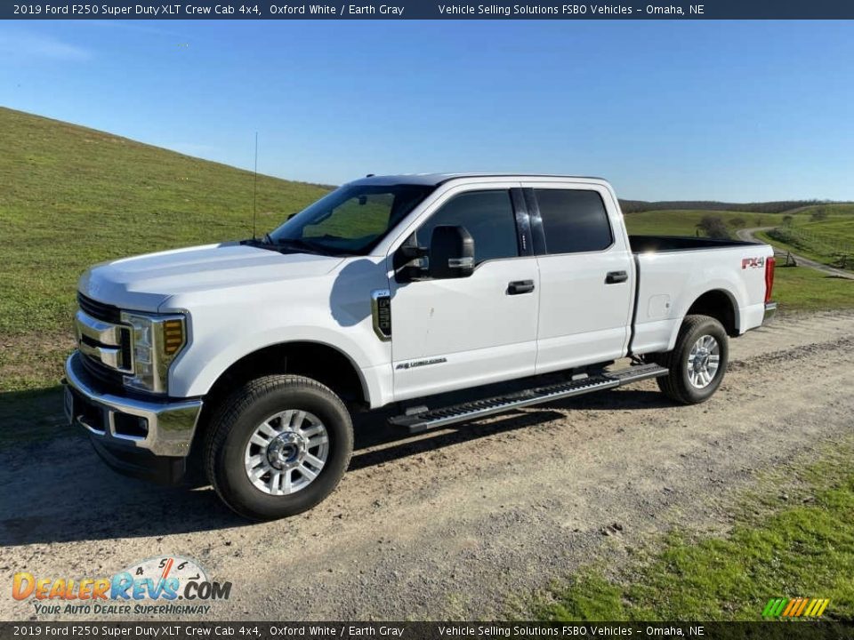 2019 Ford F250 Super Duty XLT Crew Cab 4x4 Oxford White / Earth Gray Photo #1