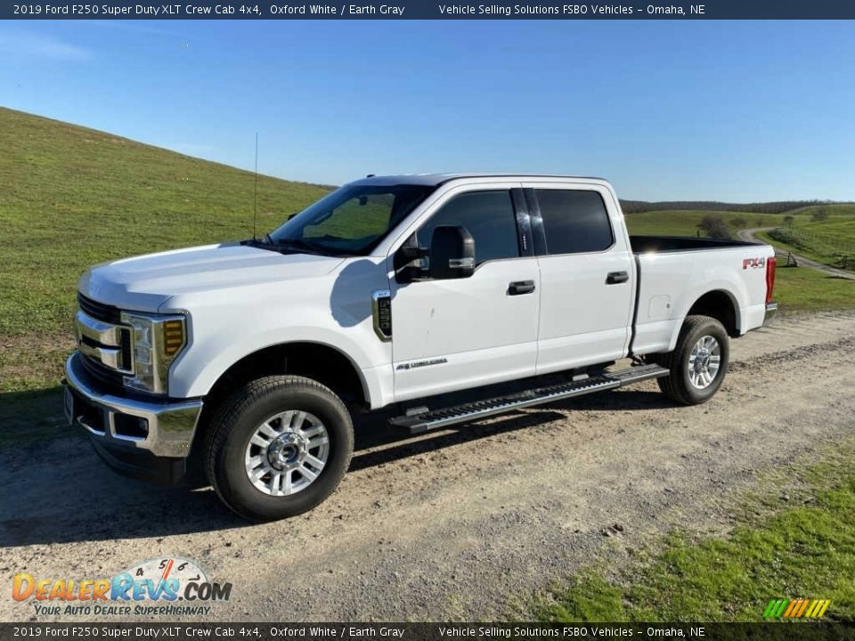 2019 Ford F250 Super Duty XLT Crew Cab 4x4 Oxford White / Earth Gray Photo #1