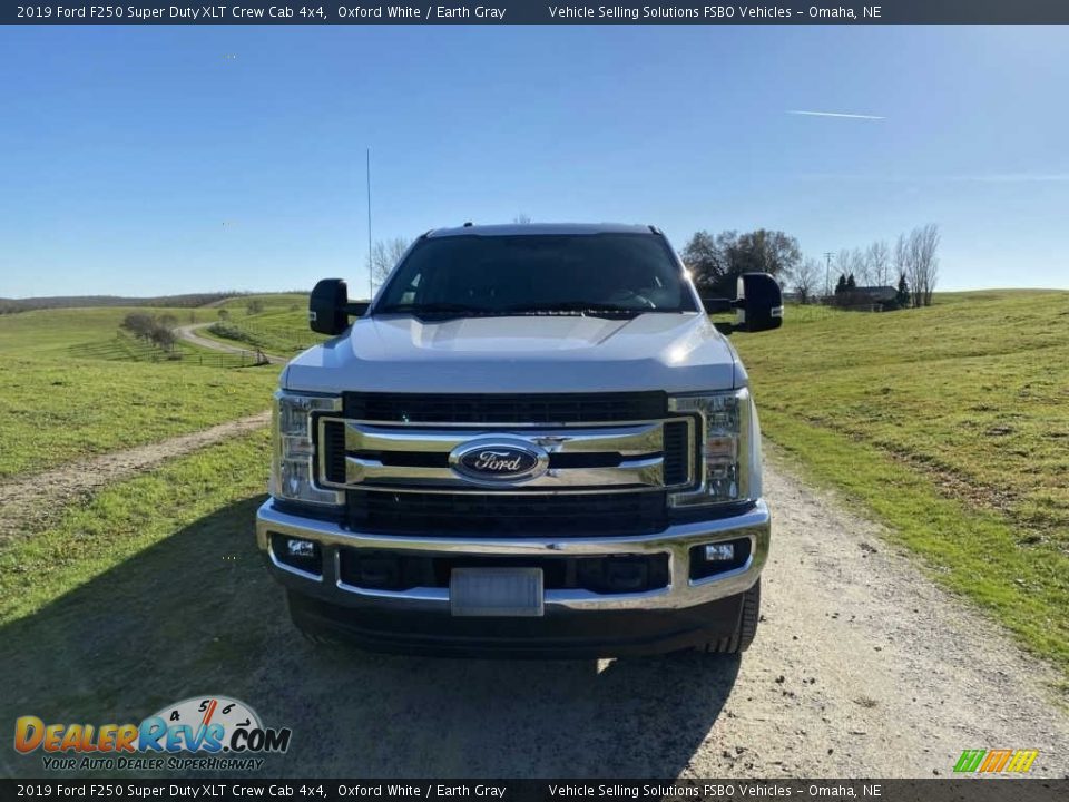 2019 Ford F250 Super Duty XLT Crew Cab 4x4 Oxford White / Earth Gray Photo #4