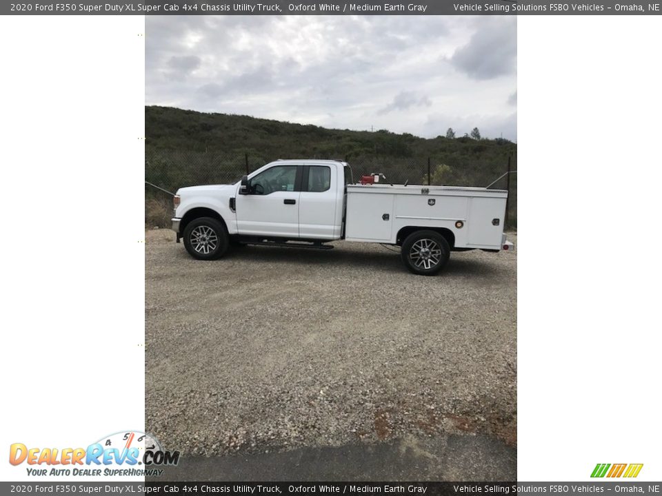 2020 Ford F350 Super Duty XL Super Cab 4x4 Chassis Utility Truck Oxford White / Medium Earth Gray Photo #1