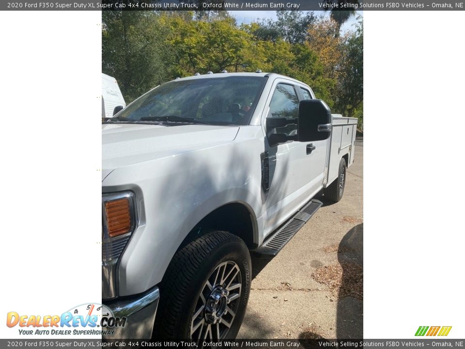 2020 Ford F350 Super Duty XL Super Cab 4x4 Chassis Utility Truck Oxford White / Medium Earth Gray Photo #4