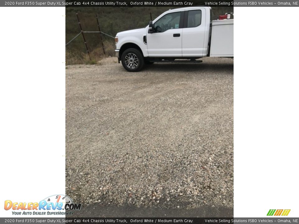 2020 Ford F350 Super Duty XL Super Cab 4x4 Chassis Utility Truck Oxford White / Medium Earth Gray Photo #5