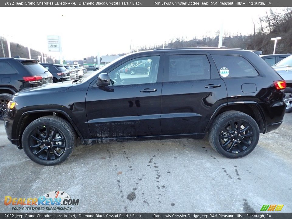 2022 Jeep Grand Cherokee Laredo 4x4 Diamond Black Crystal Pearl / Black Photo #2