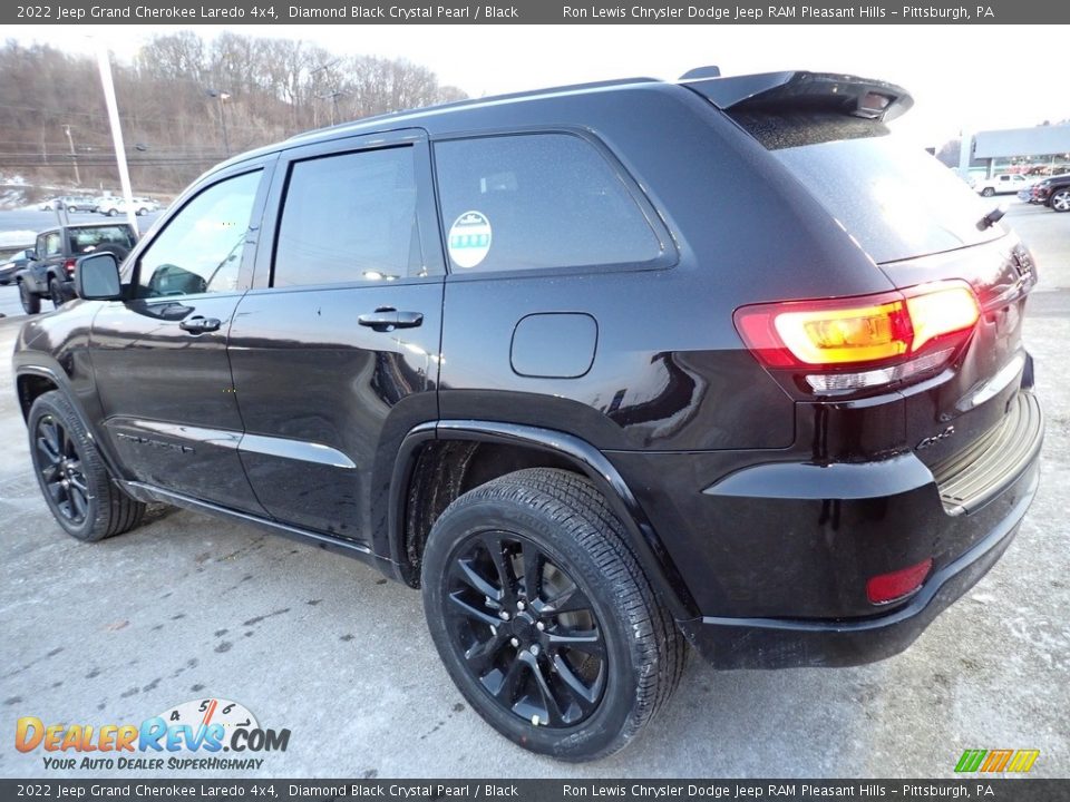 2022 Jeep Grand Cherokee Laredo 4x4 Diamond Black Crystal Pearl / Black Photo #3