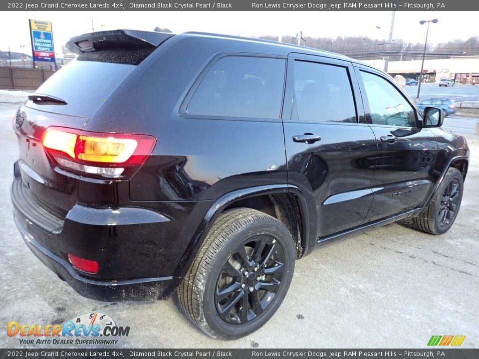 2022 Jeep Grand Cherokee Laredo 4x4 Diamond Black Crystal Pearl / Black Photo #6