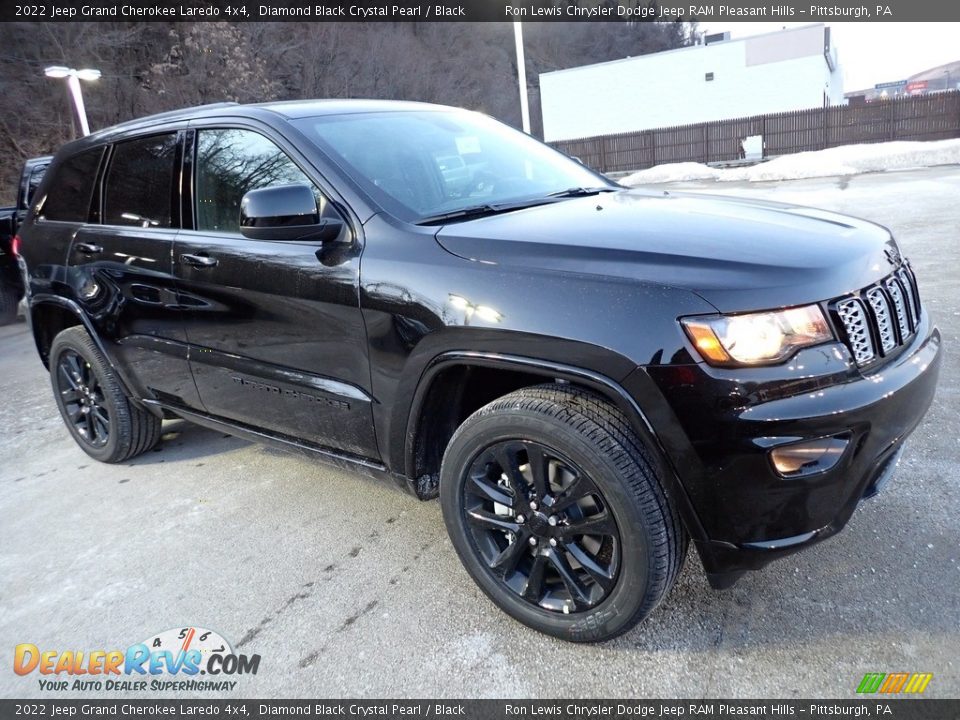 2022 Jeep Grand Cherokee Laredo 4x4 Diamond Black Crystal Pearl / Black Photo #8