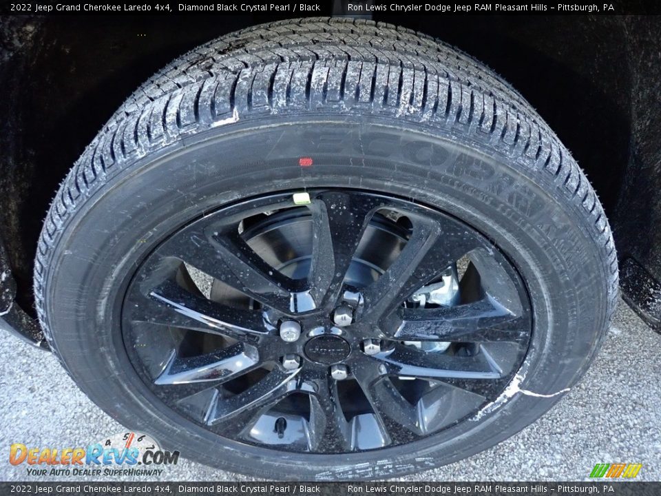 2022 Jeep Grand Cherokee Laredo 4x4 Diamond Black Crystal Pearl / Black Photo #10