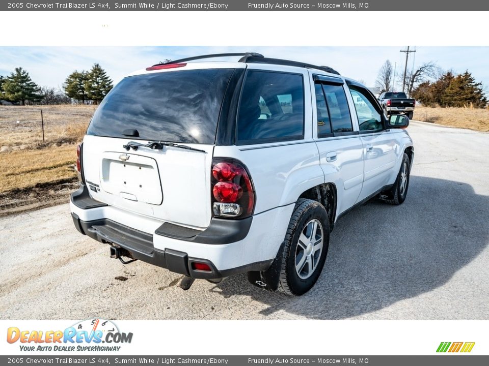 2005 Chevrolet TrailBlazer LS 4x4 Summit White / Light Cashmere/Ebony Photo #4