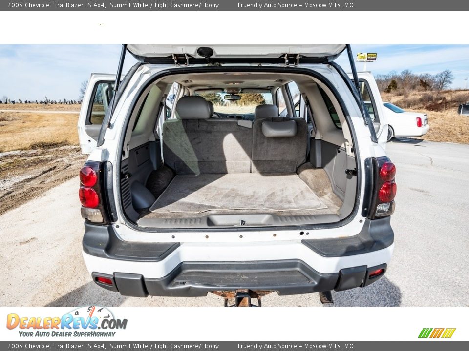 2005 Chevrolet TrailBlazer LS 4x4 Summit White / Light Cashmere/Ebony Photo #21