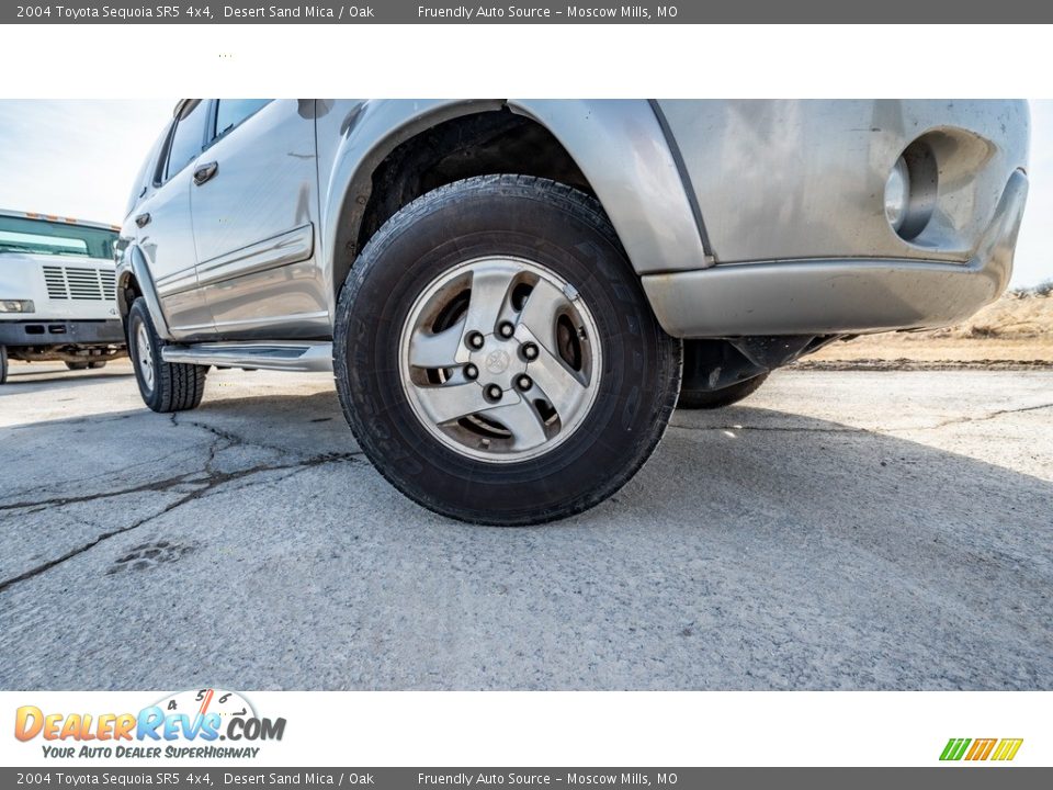 2004 Toyota Sequoia SR5 4x4 Desert Sand Mica / Oak Photo #2