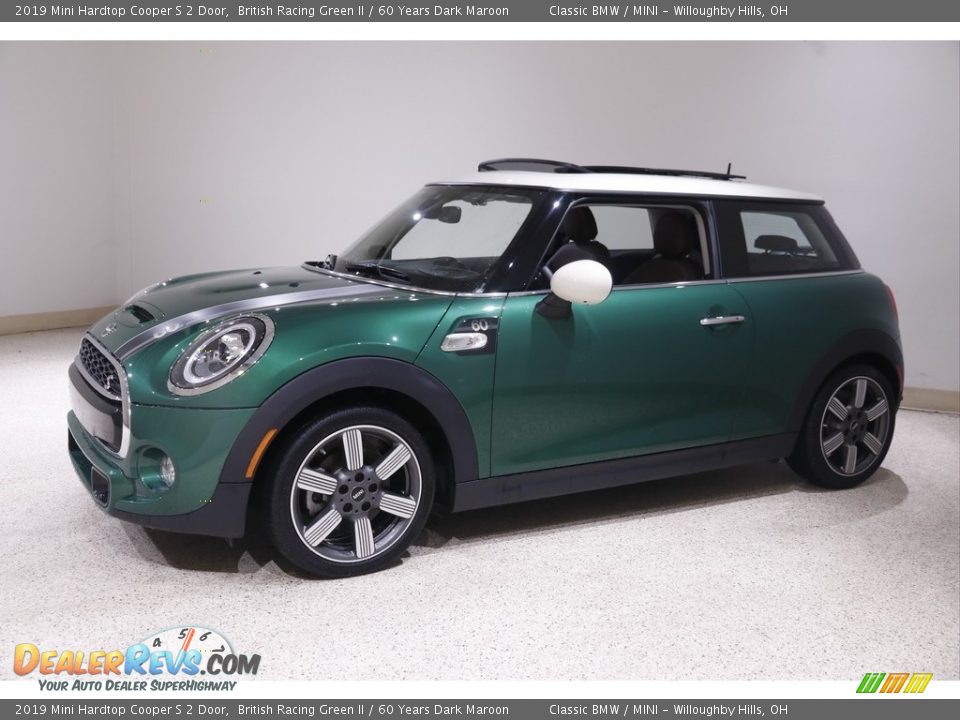 Front 3/4 View of 2019 Mini Hardtop Cooper S 2 Door Photo #3