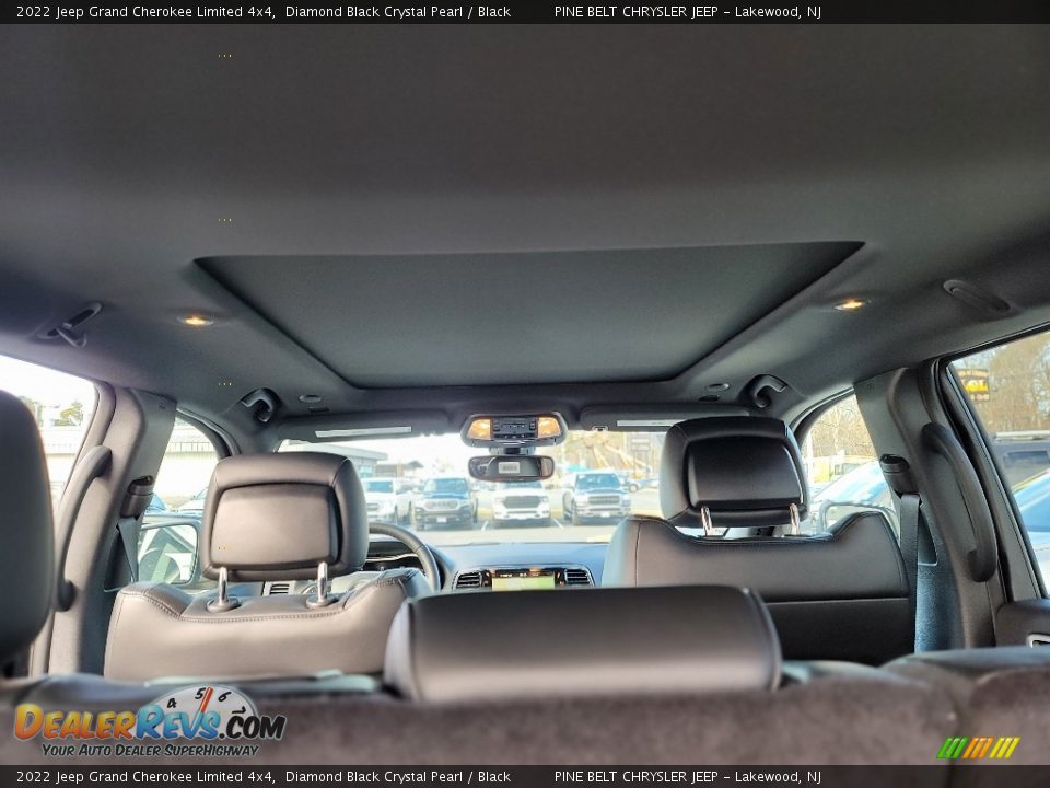 2022 Jeep Grand Cherokee Limited 4x4 Diamond Black Crystal Pearl / Black Photo #10