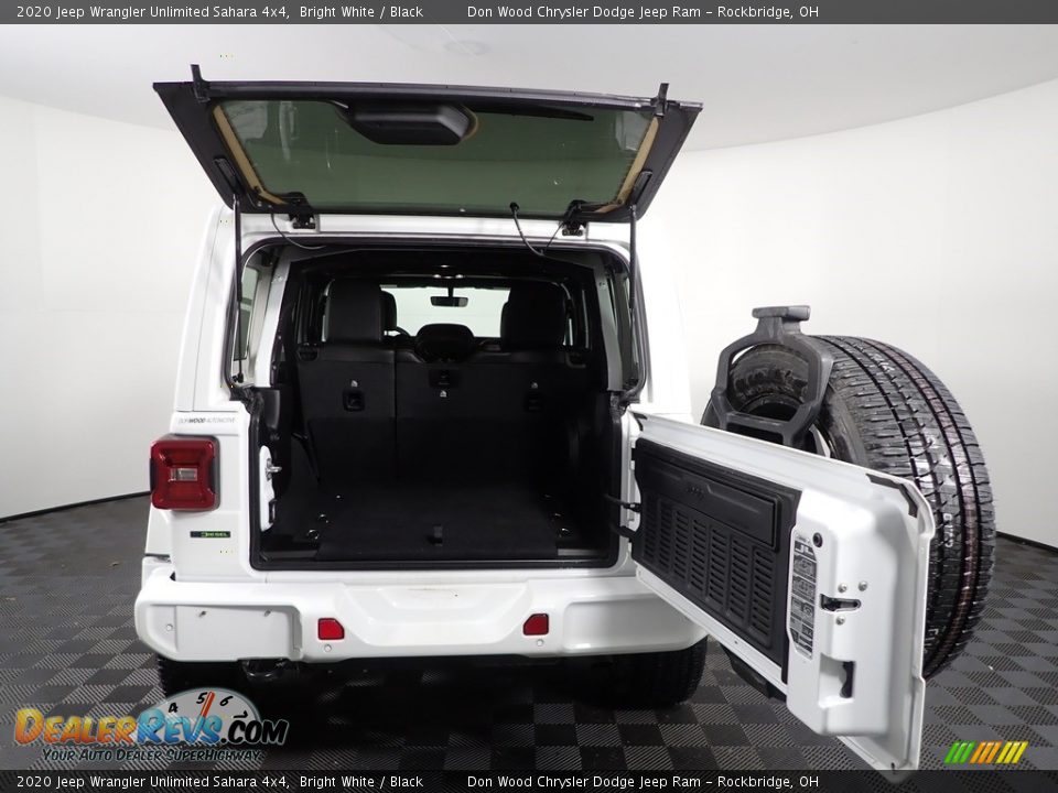 2020 Jeep Wrangler Unlimited Sahara 4x4 Bright White / Black Photo #15