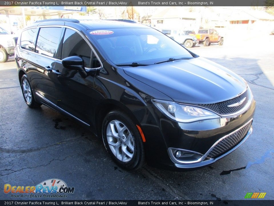 2017 Chrysler Pacifica Touring L Brilliant Black Crystal Pearl / Black/Alloy Photo #5