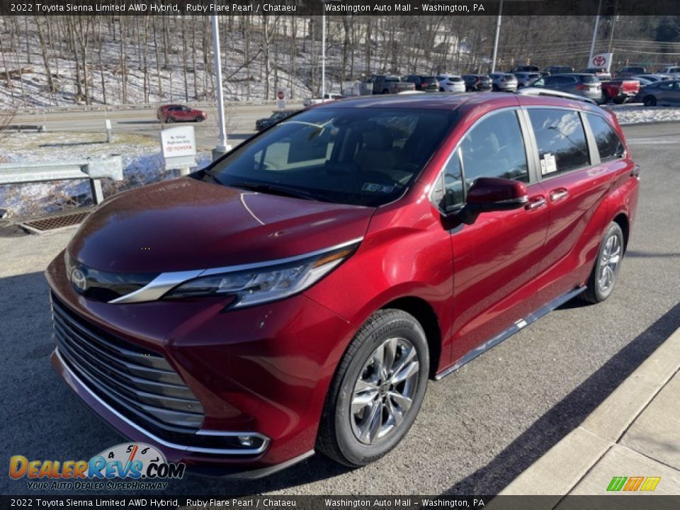 Front 3/4 View of 2022 Toyota Sienna Limited AWD Hybrid Photo #6