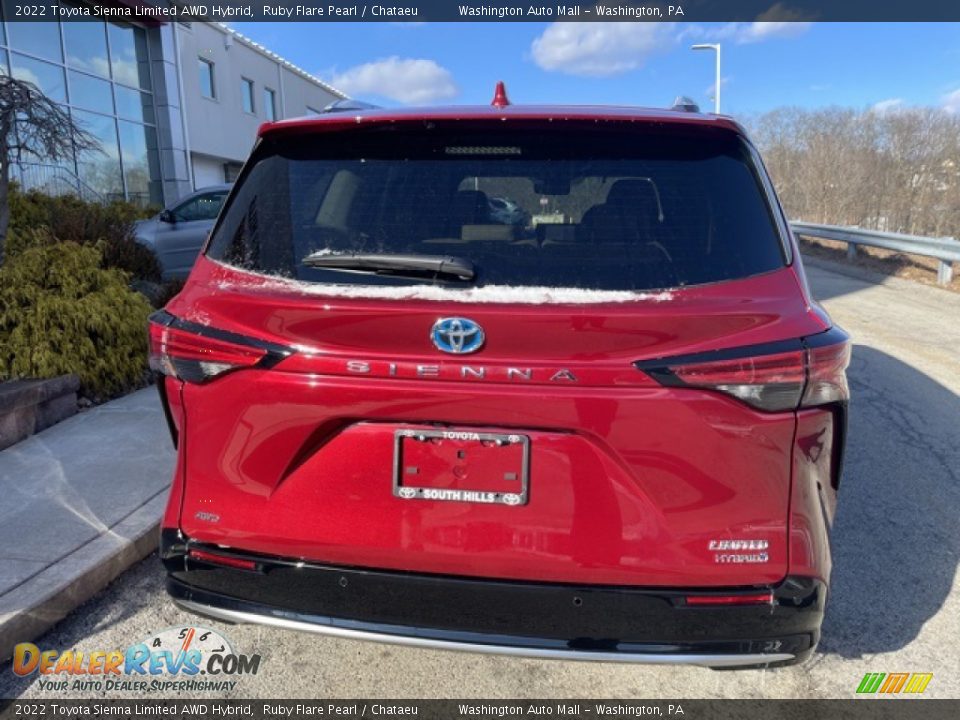 2022 Toyota Sienna Limited AWD Hybrid Ruby Flare Pearl / Chataeu Photo #8