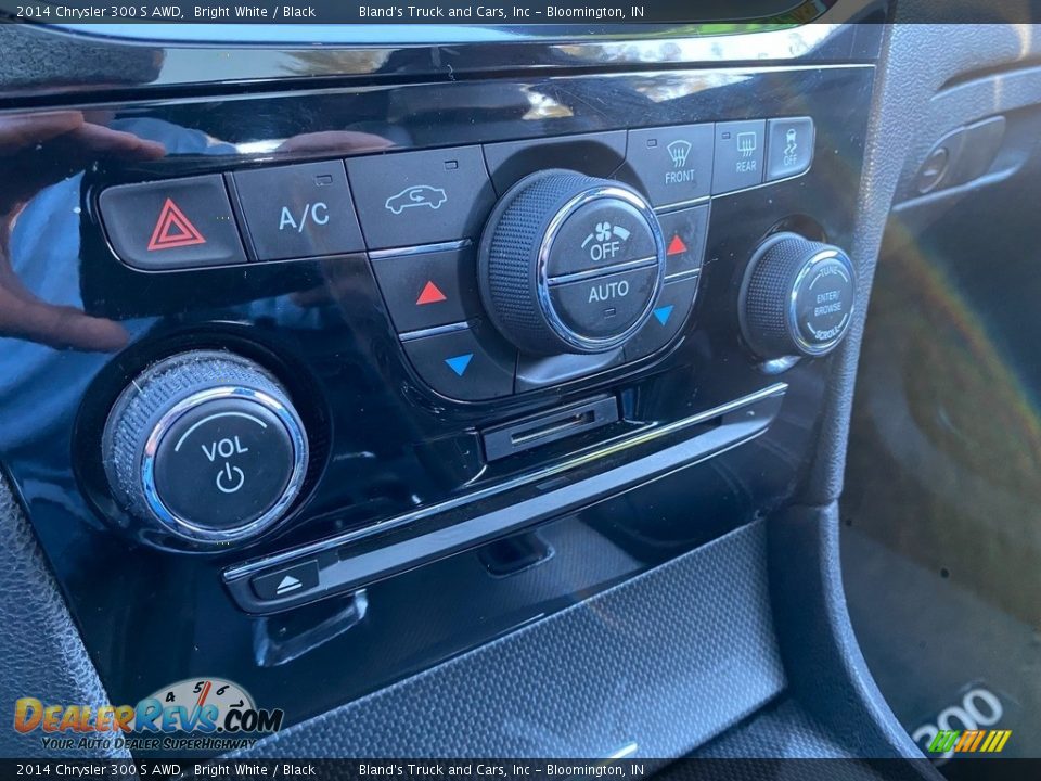 Controls of 2014 Chrysler 300 S AWD Photo #31