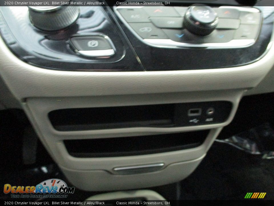 2020 Chrysler Voyager LXi Billet Silver Metallic / Alloy/Black Photo #31