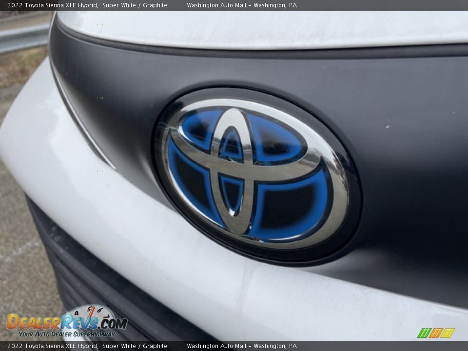 2022 Toyota Sienna XLE Hybrid Super White / Graphite Photo #31