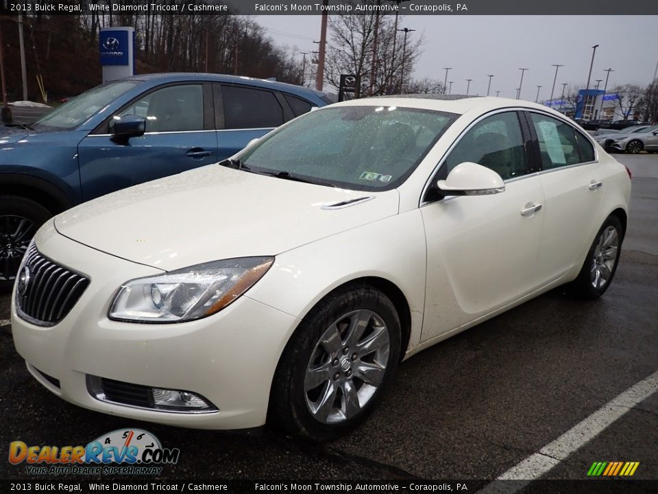 Front 3/4 View of 2013 Buick Regal  Photo #1